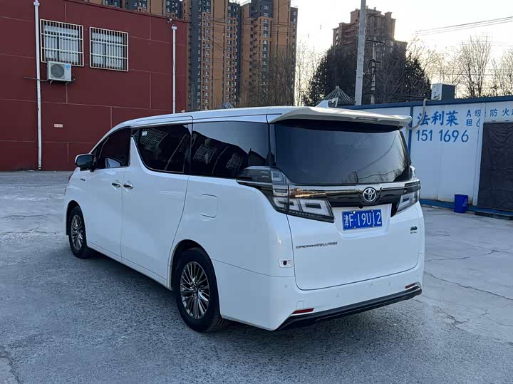 Фото 8 - Toyota Vellfire