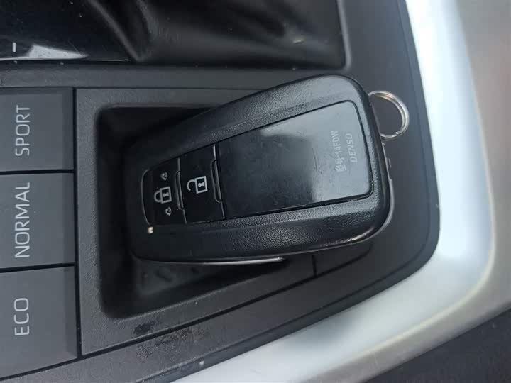 Фото 9 - Toyota Wildlander