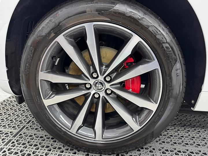 Фото 12 - Jaguar F-Pace