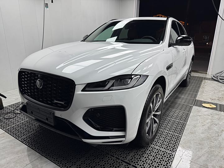 Фото 2 - Jaguar F-Pace
