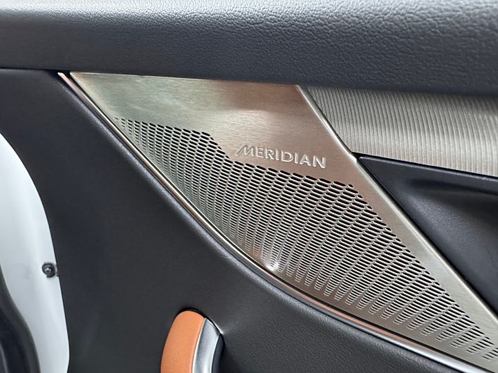 Фото 9 - Jaguar F-Pace