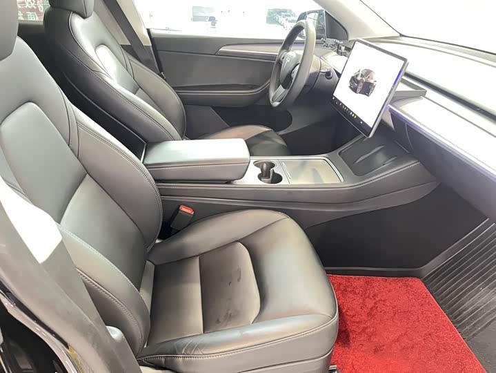 Фото 8 - Tesla Model Y