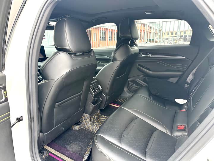 Фото 8 - Geely Preface