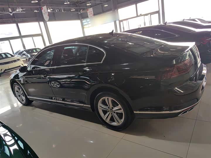 Фото 5 - Volkswagen Magotan