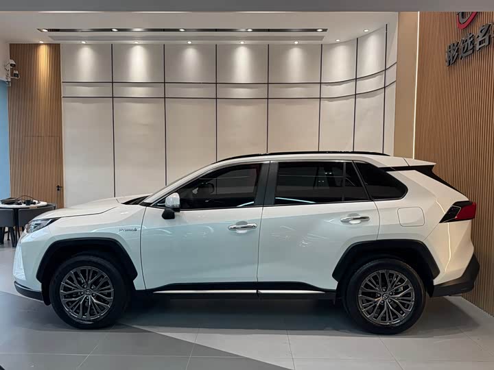 Фото 4 - Toyota Wildlander