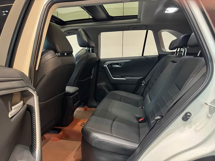 Фото 6 - Toyota Wildlander