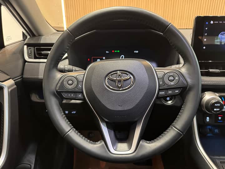 Фото 7 - Toyota Wildlander