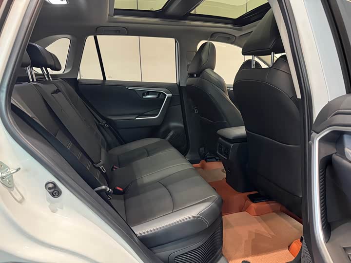 Фото 9 - Toyota Wildlander