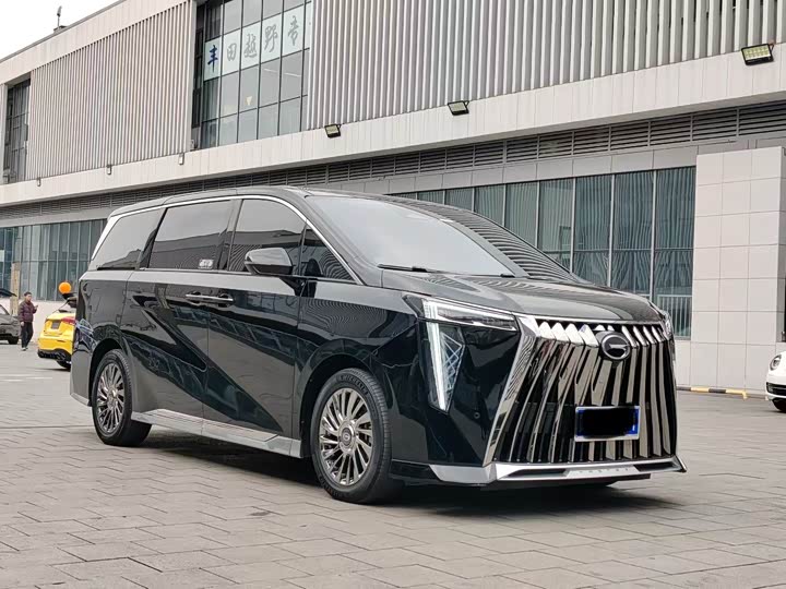 Фото 2 - GAC Trumpchi M8