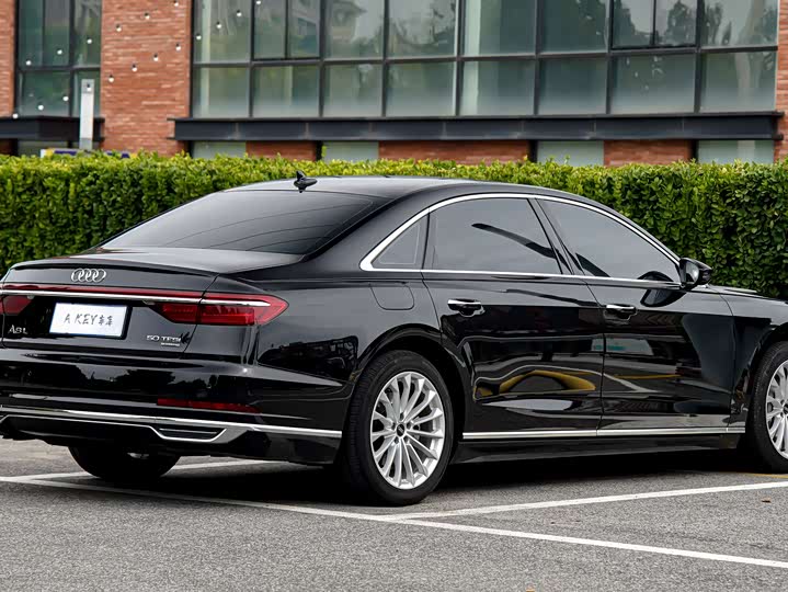 Фото 6 - Audi A8
