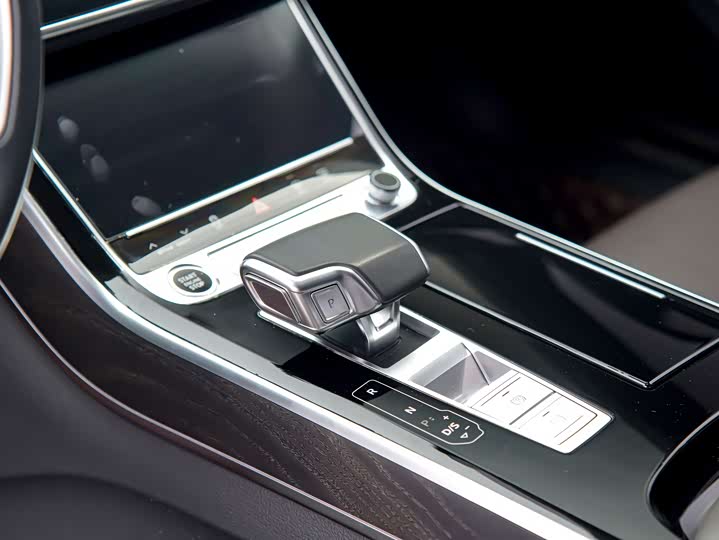 Фото 8 - Audi A8