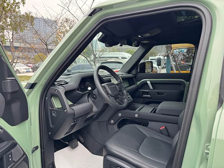 Фото 7 - Land Rover Defender