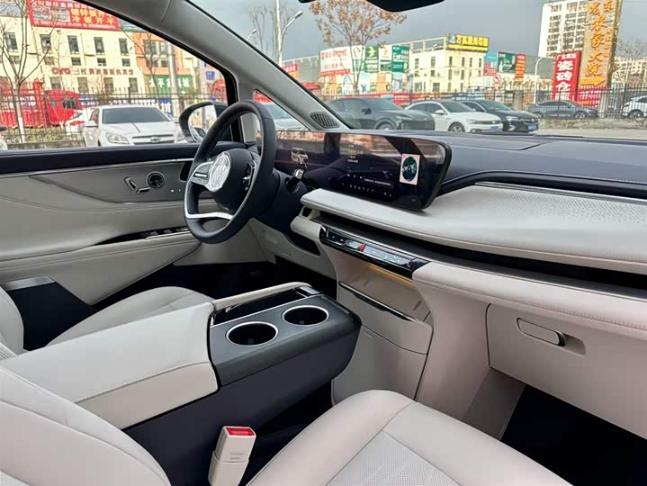 Фото 7 - Buick GL8 Hybrid