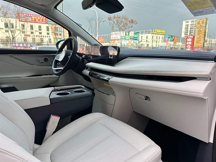 Фото 8 - Buick GL8 Hybrid