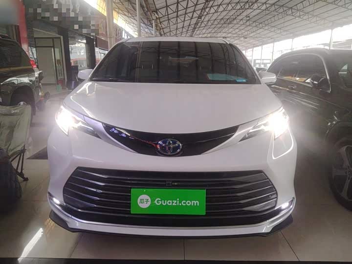 Фото 3 - Toyota Sienna