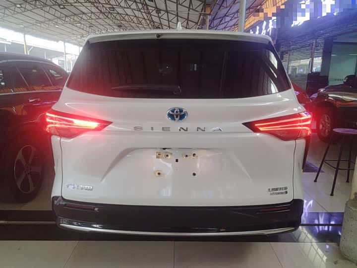 Фото 6 - Toyota Sienna