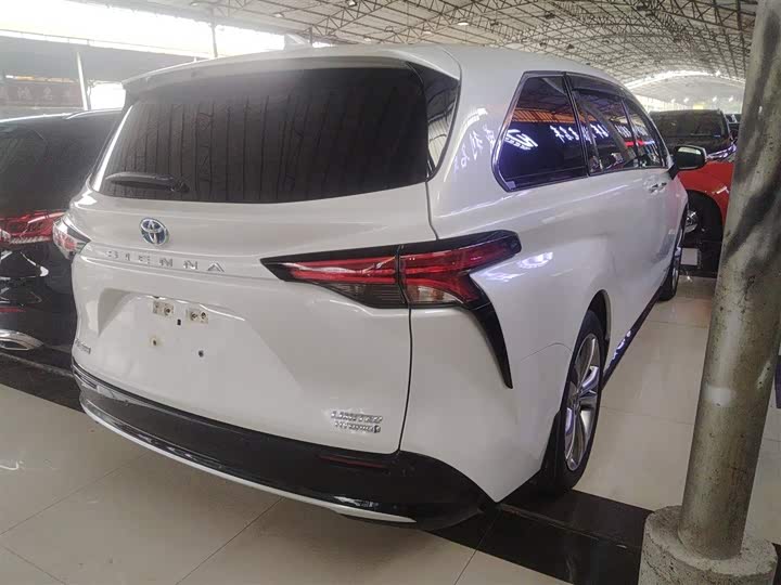 Фото 7 - Toyota Sienna