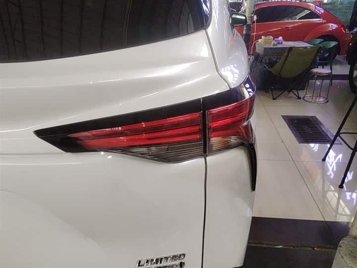 Фото 8 - Toyota Sienna