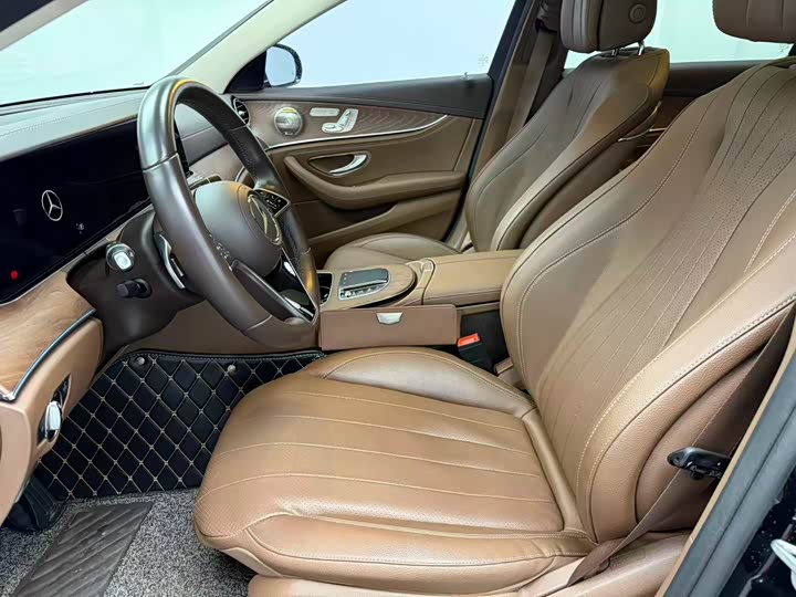 Photo 3 - Mercedes-Benz E-Class