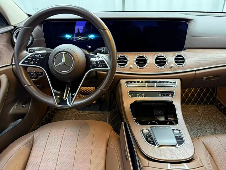 Photo 4 - Mercedes-Benz E-Class