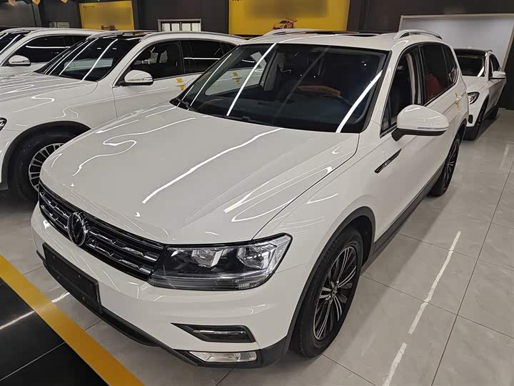 Фото 2 - Volkswagen Tiguan L Pro