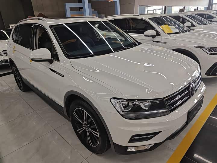 Фото 4 - Volkswagen Tiguan L Pro