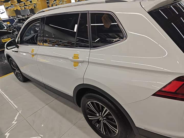 Фото 5 - Volkswagen Tiguan L Pro