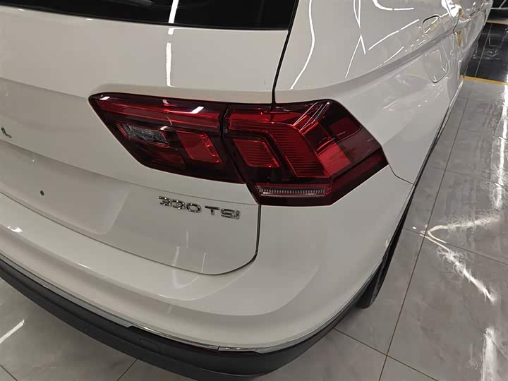 Фото 8 - Volkswagen Tiguan L Pro