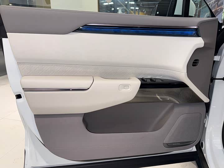 Фото 8 - Zeekr 7X