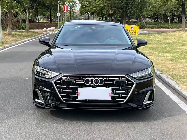 Фото 2 - Audi A7L