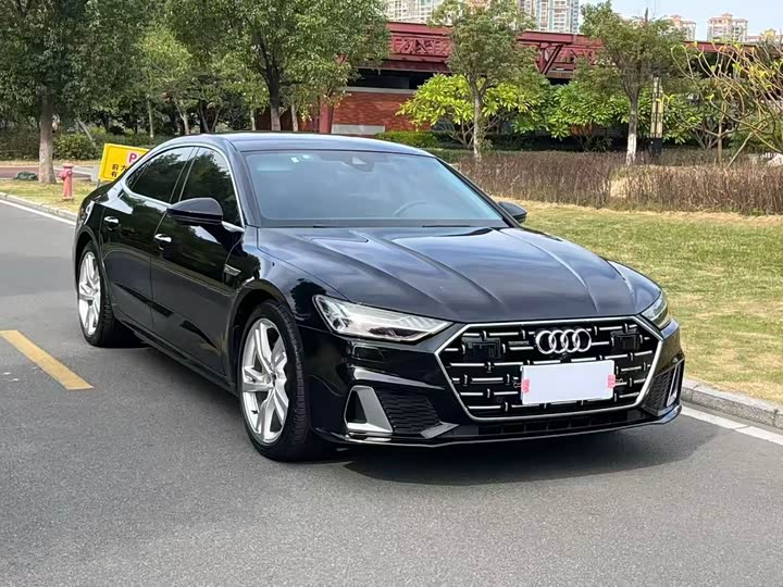Фото 3 - Audi A7L