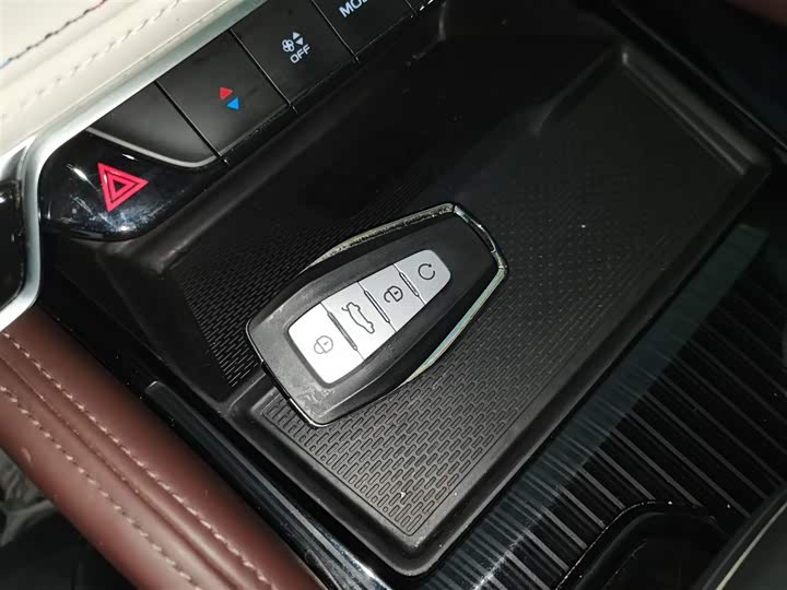 Фото 9 - Geely Monjaro