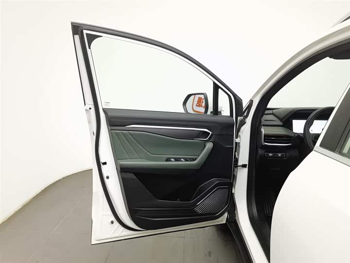 Фото 8 - Geely Okavango L