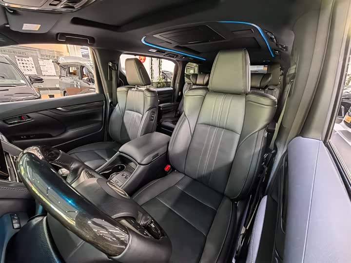 Фото 8 - Lexus LM