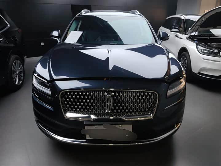 Фото 2 - Lincoln Nautilus