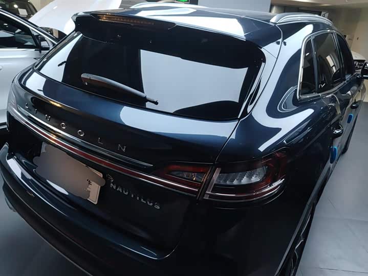 Фото 3 - Lincoln Nautilus