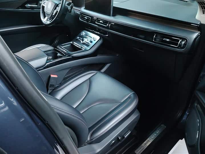 Фото 8 - Lincoln Nautilus