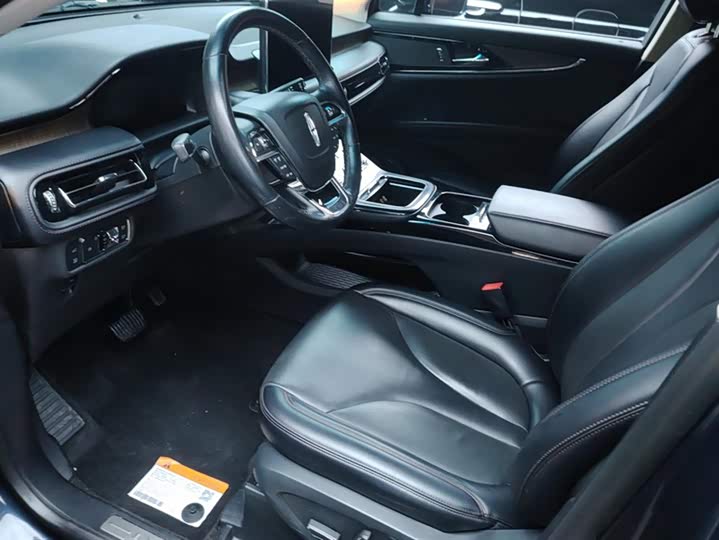 Фото 9 - Lincoln Nautilus