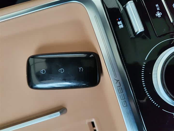 Фото 9 - Geely Galaxy Starship 7