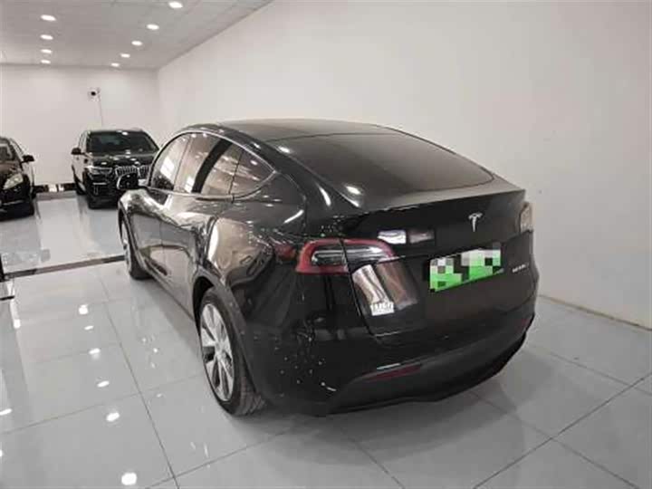 Фото 6 - Tesla Model Y
