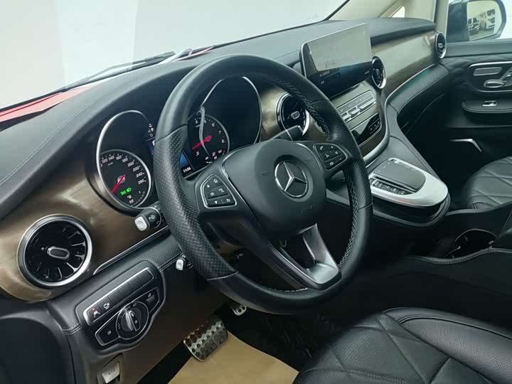 Фото 7 - Mercedes-Benz V-Class