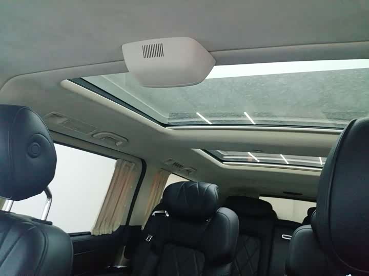 Фото 8 - Mercedes-Benz V-Class