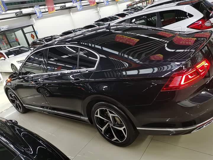 Фото 5 - Volkswagen Magotan