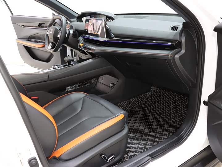 Фото 8 - Changan UNI-V