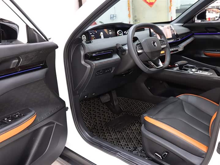 Фото 9 - Changan UNI-V