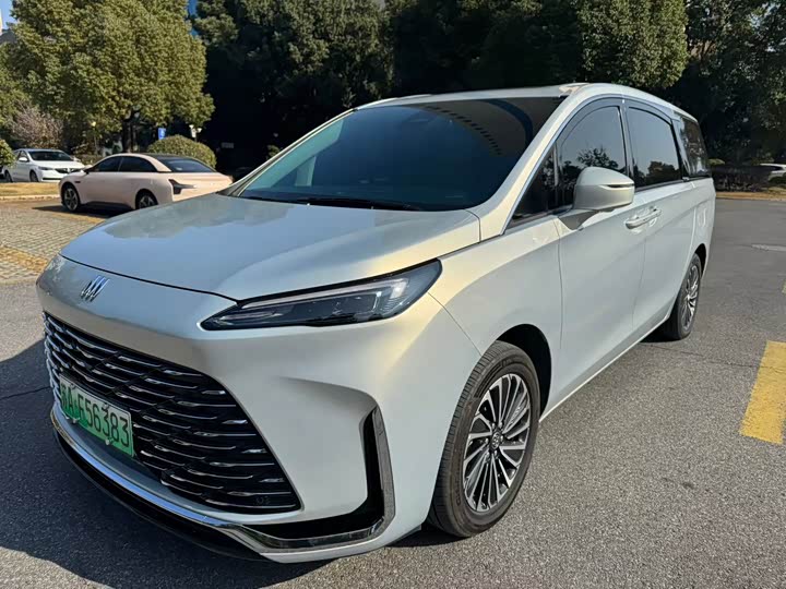 Фото 1 - Buick GL8 Hybrid