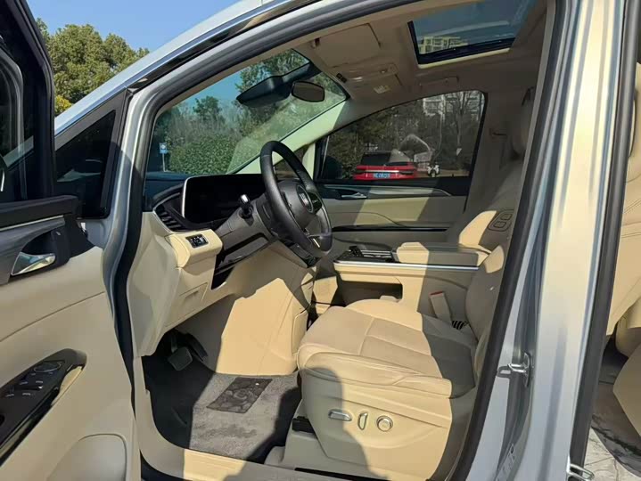 Фото 4 - Buick GL8 Hybrid