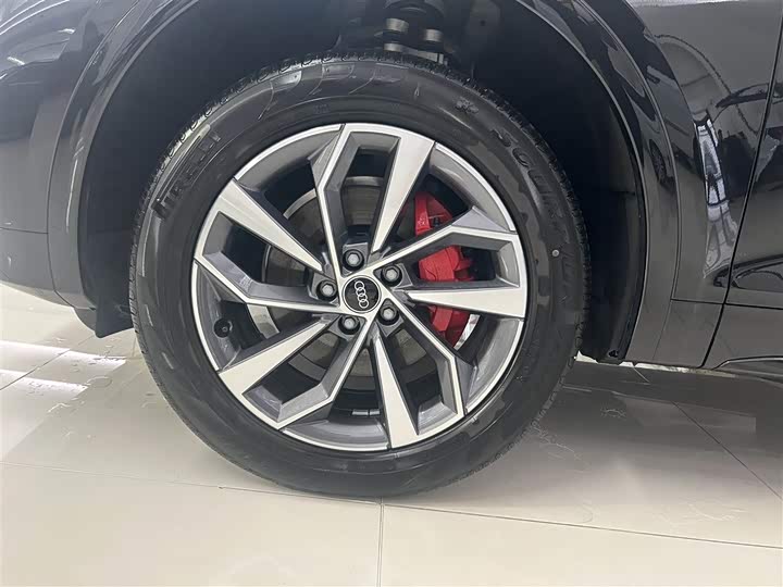 Фото 4 - Audi Q5L