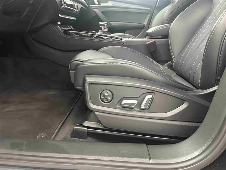 Фото 7 - Audi Q5L