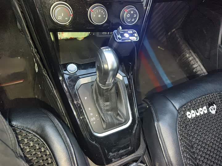 Фото 9 - Volkswagen T-Roc